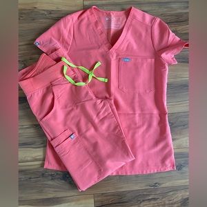Used like new CORAL FIGS. XS Catarina scrub top and Kade cargo pants